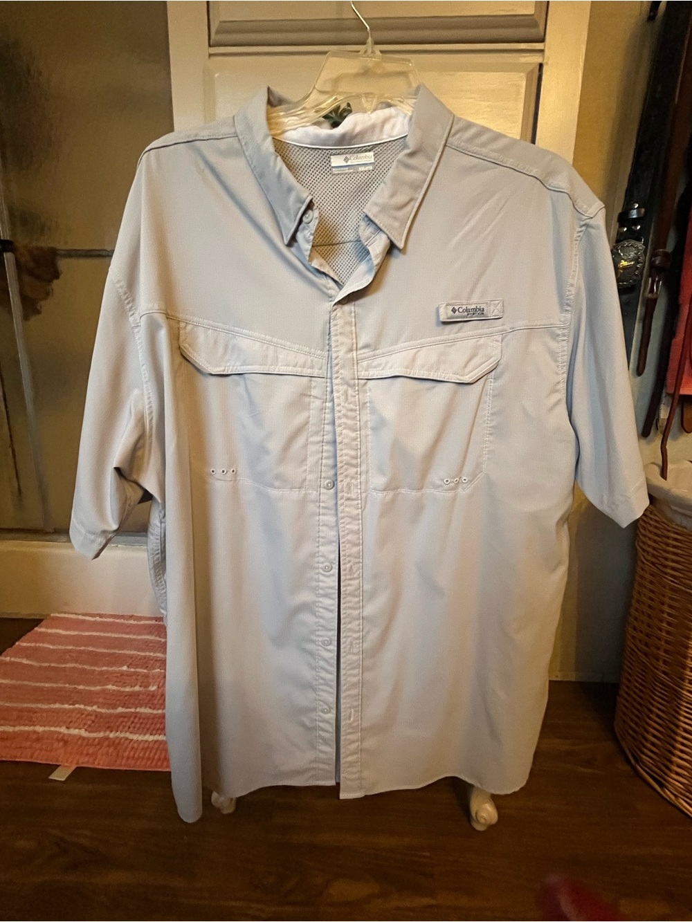 Columbia Light Tan Short Sleeve Performance Fishing Shirt